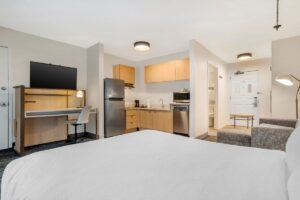 Alluxsuites Studio room