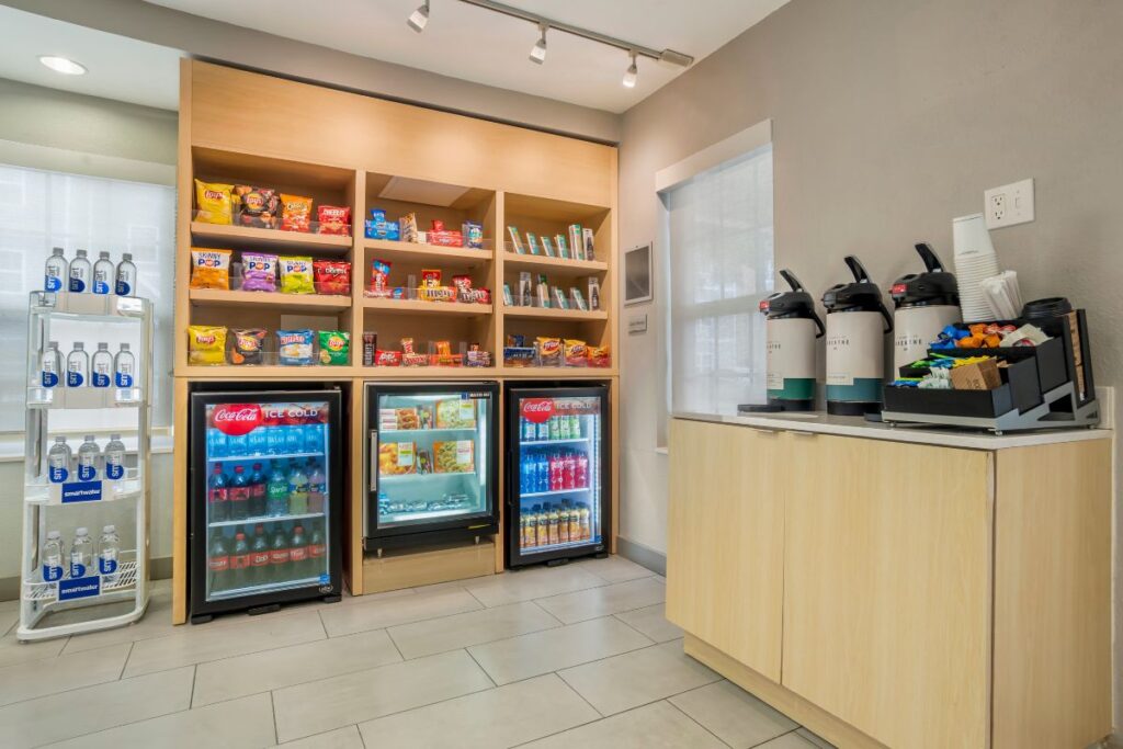 Grab & go at hotel Allux at 1876