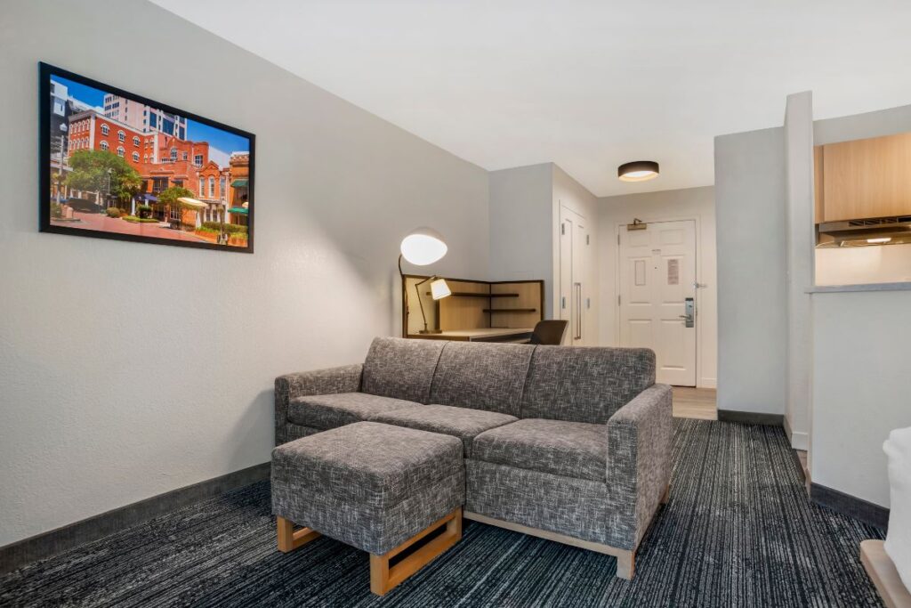 Stay in Tallahassee FL Allux