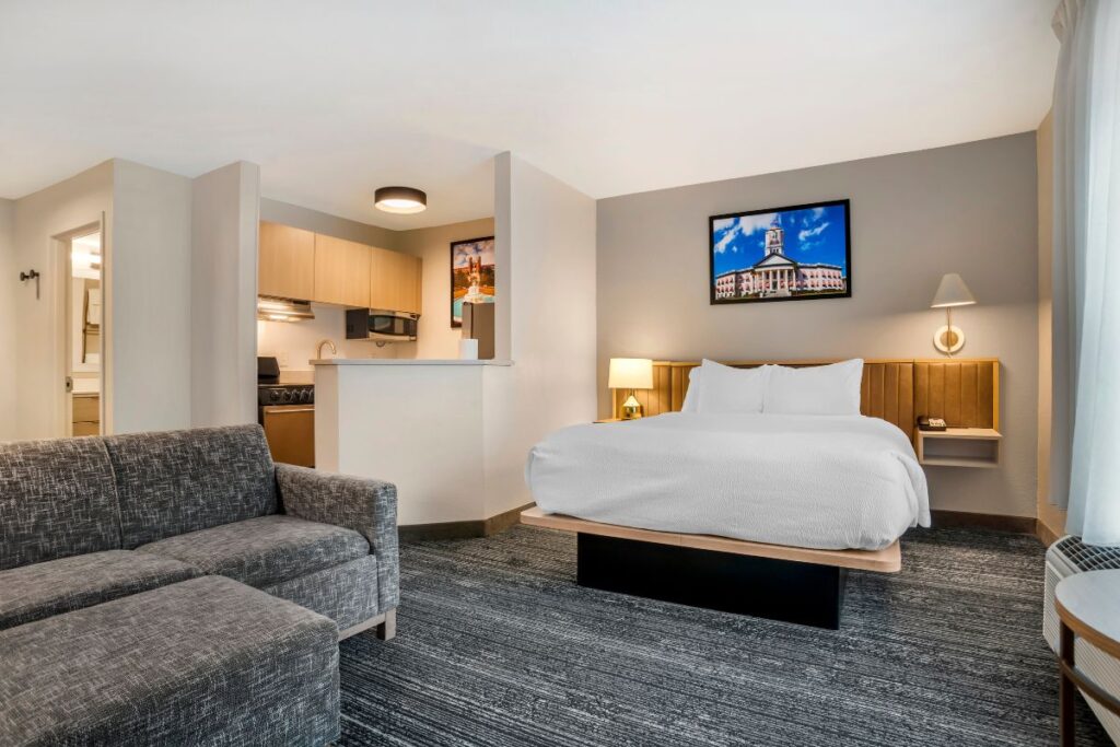 Studio room at Alluxsuites